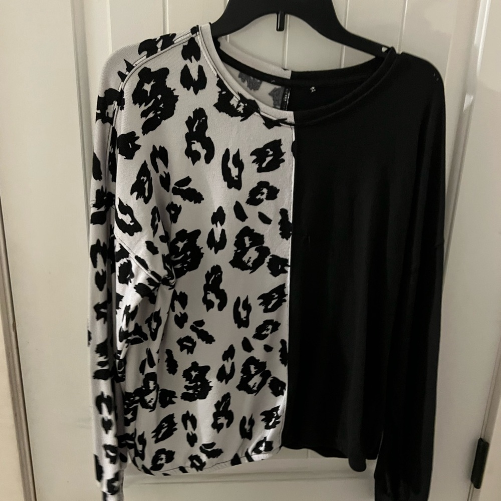 Super cute patterned top!